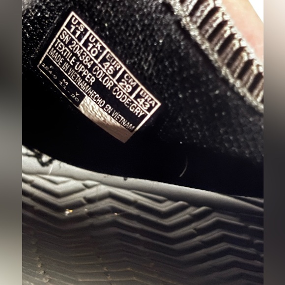 Skechers Men's Black and Gray‎ Luxe Foam Slides - Picture 5 of 5